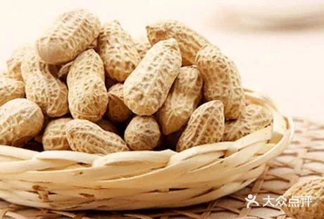 燕麦里加点小米，做成燕麦小米粥，喝起来清香绵柔