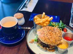 香浓蘑菇牛肉汉堡-bluefrog蓝蛙(皇庭广场店)