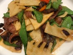 笋尖蓝豆炒腊味-高第街56号港式餐厅·精选(世茂广场宽厚里大明湖店)