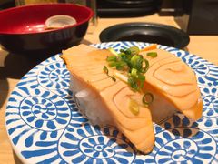 煎三文鱼寿司-大起水产回转寿司(道顿堀店)