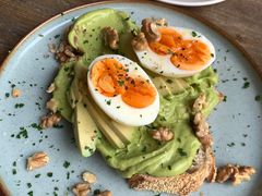 牛油果煮蛋吐司-RAC BAR(安福路店)
