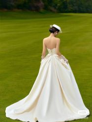 -乐派诗婚纱摄影