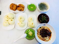 -李与白包子铺(桐梓林店)