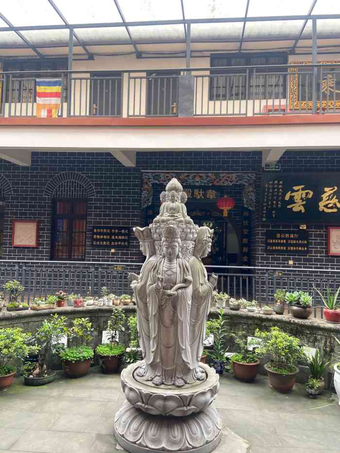 南岸慈云寺-"像所有古老的城市一样,重庆也有古老的寺庙.