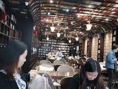 -钟书阁(松江泰晤士小镇店)