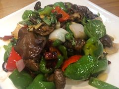 青椒炒肥肠-三猫黑鱼花(南大店)