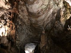 -波斯托伊纳溶洞