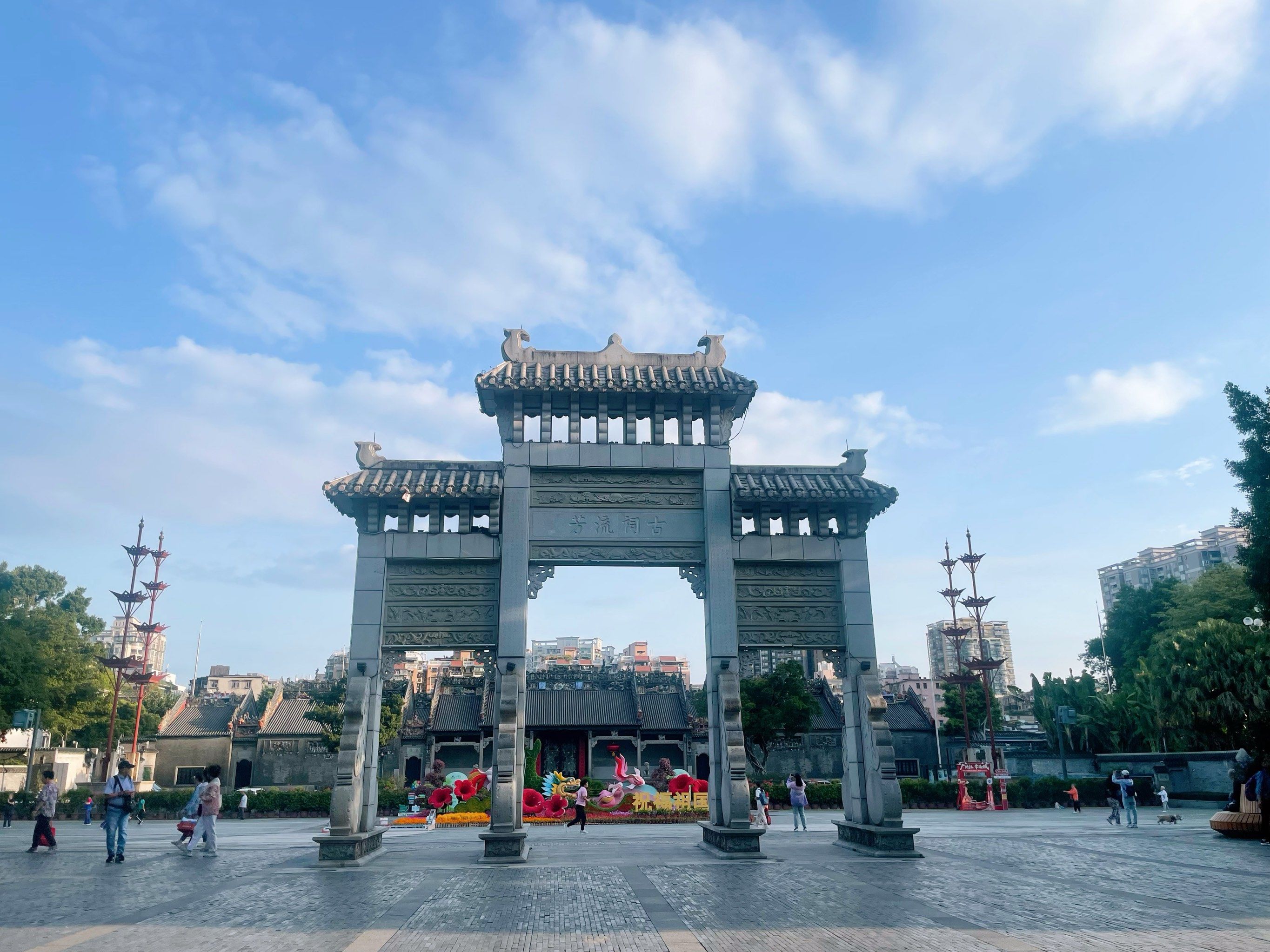 不仅展示了精湛的建筑工艺,还深刻体现了岭南文化的独特魅力和深厚