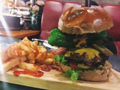 热辣牛肉奶酪汉堡-BIGHOUSE·大房子电影主题融合餐厅(盐河巷店)