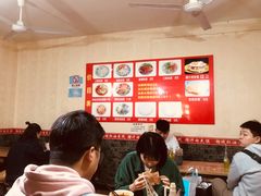 大堂-老字号杨坡红油米线腊汁肉夹馍(东四道巷店)