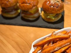 -三勾JJJ Burger&Coffee(梅溪湖店)