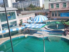 -氡泉温泉花园