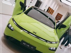 -小鹏汽车(北京龙湖长楹天街销售中心)