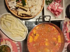 -尚尚仙·酸汤猪手·猪肚鸡火锅(华联万柳购物中心店)