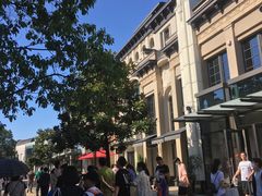 -奕欧来上海购物村停车场