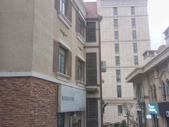 -鲁邦国际风情街(麦世达韩国精品百货店)