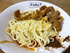 豌杂小面加肥肠-花市豌杂面(民生路店)
