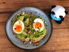 牛油果煮蛋吐司-RAC BAR(安福路店)