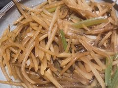 芹菜炒土豆丝-荣鹏风味烀饼(万达广场店)