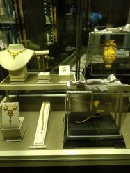 -周大福CHOW TAI FOOK(宝山苏宁易购店)