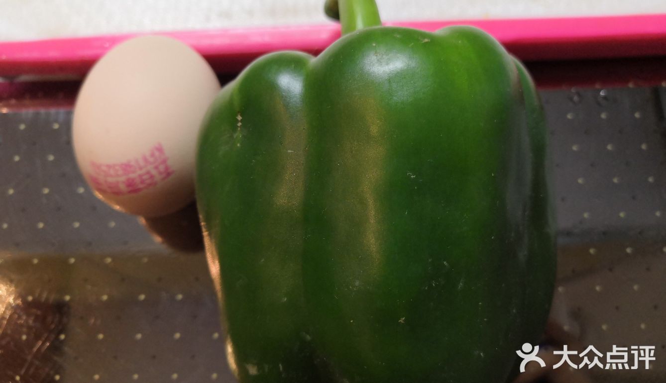 家常菜中简易的 脆绿营养的鲜椒炒鸡蛋