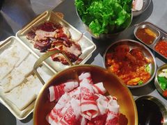 鲜拌肥牛-围炉肉舍•炭烤活鳗•丹东海鲜烤肉(步行街店)