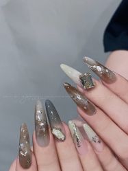 -花岐款式专研健康美甲沙龙