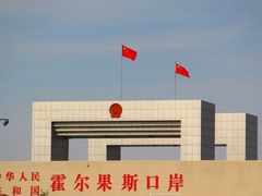 -霍尔果斯国门景区