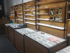 -罗伯特眼镜·蔡司官方授权(罗湖国贸店)