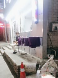 -小巷亮点理发店