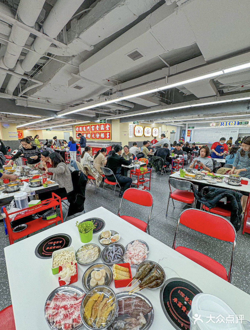 可算吃上朱富贵了!工作日人也是真的多