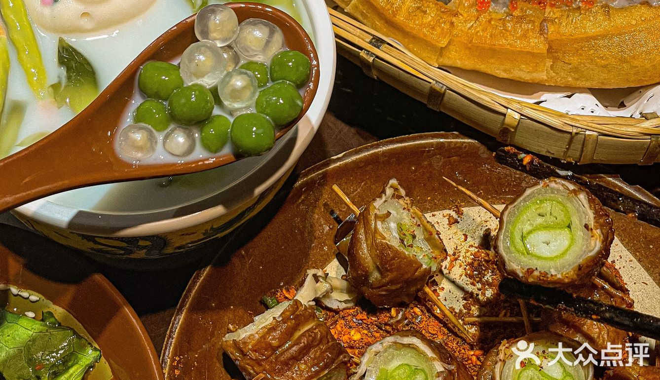太原的！太原的！你永远可以相信人很多的火锅店……
