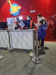 -冰世界真冰场(欢乐汇店)