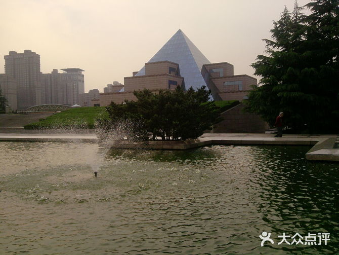 上海市龙华烈士陵园景点图片
