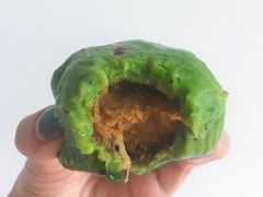 艾叶咸蛋黄肉松青团-王家沙点心店(万航渡路店)