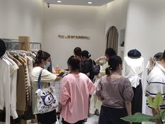 -曲江小商品批发市场(大世界国际广场店)