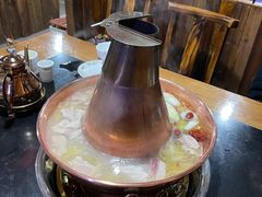 -果松木炭酸菜铜火锅·外婆参鸡汤