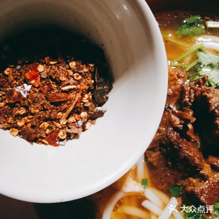 这是一家开了有10多年的老店了，现在换了新的地方