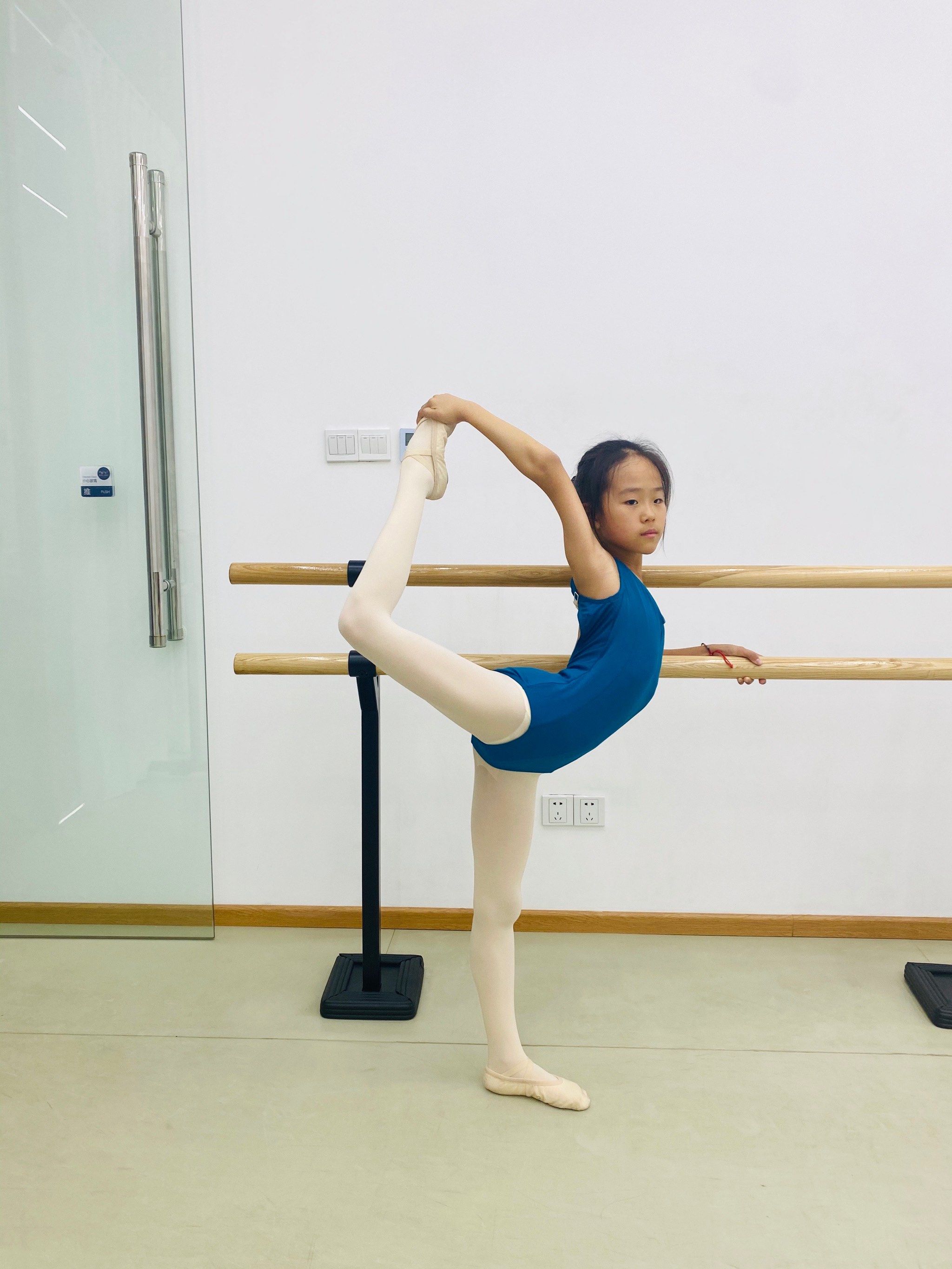 压腿的疼,下腰的累,都曾让人想过放弃