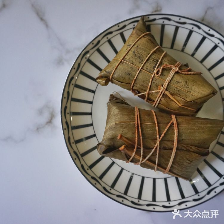 炒鸡无敌好吃的手工大肉粽，内馅简直绝了[得意]