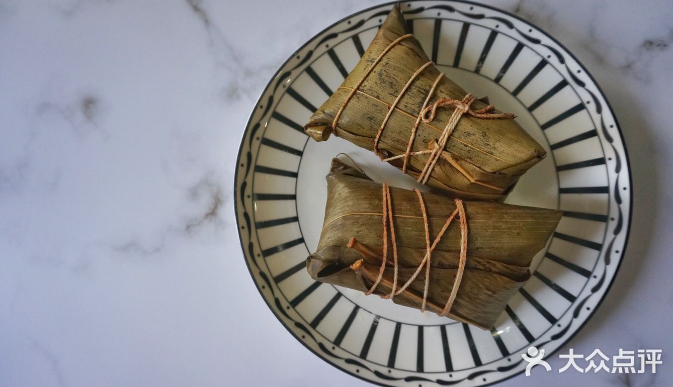 炒鸡无敌好吃的手工大肉粽，内馅简直绝了[得意]