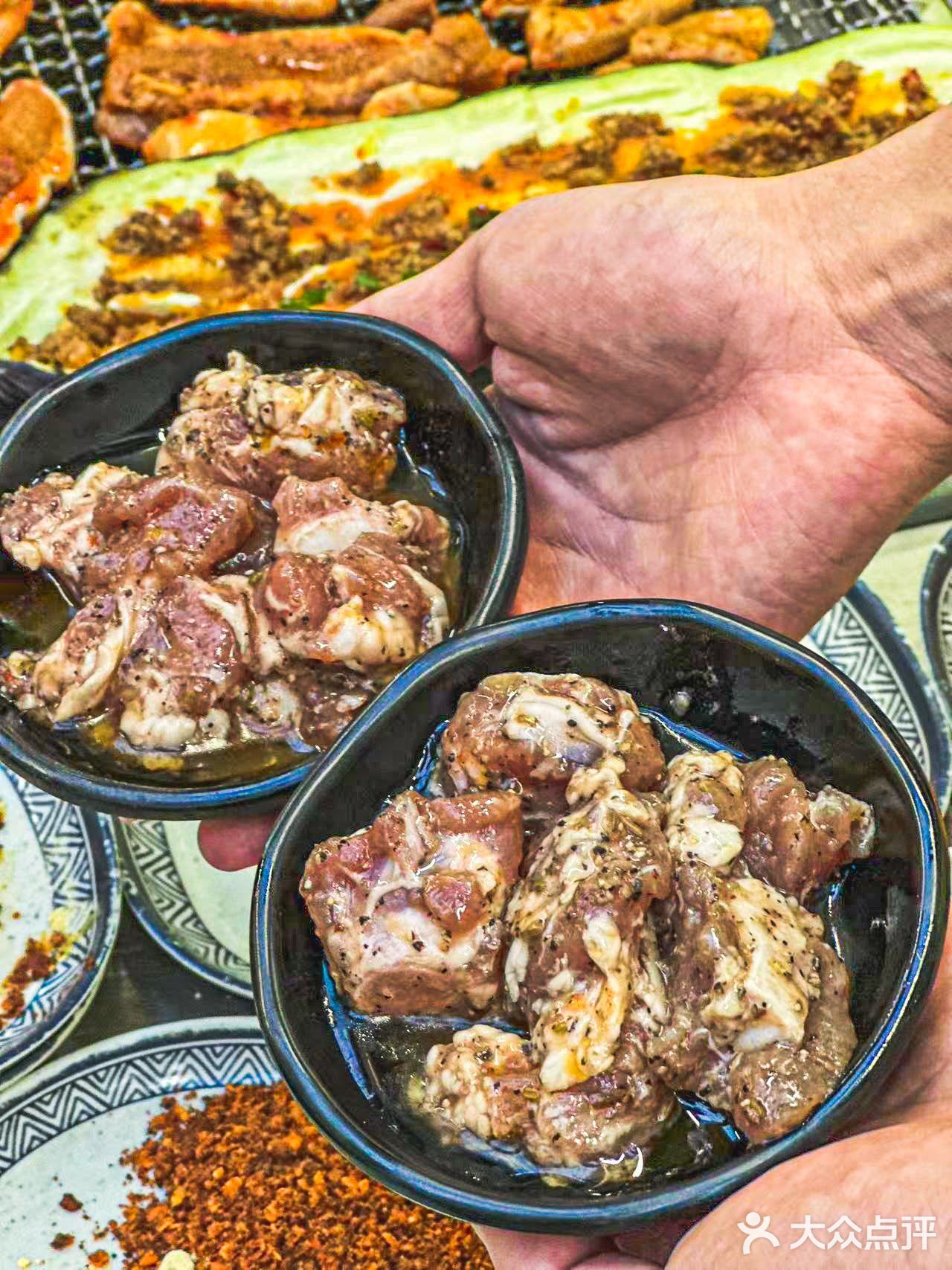 为了凉山好汉，我可以一直留在成都！自助烤肉，性价比太高了了！
