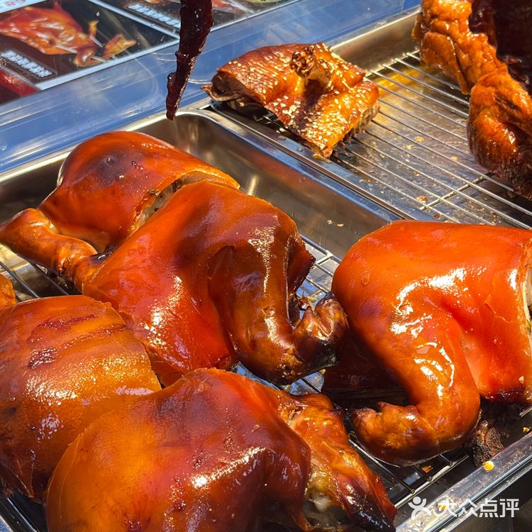 和猪猪侠共舞的一天/ 九分脆炭烤烧腊