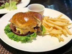 牛肉汉堡-TAMATI(巴黎贝甜韩式西餐厅店)
