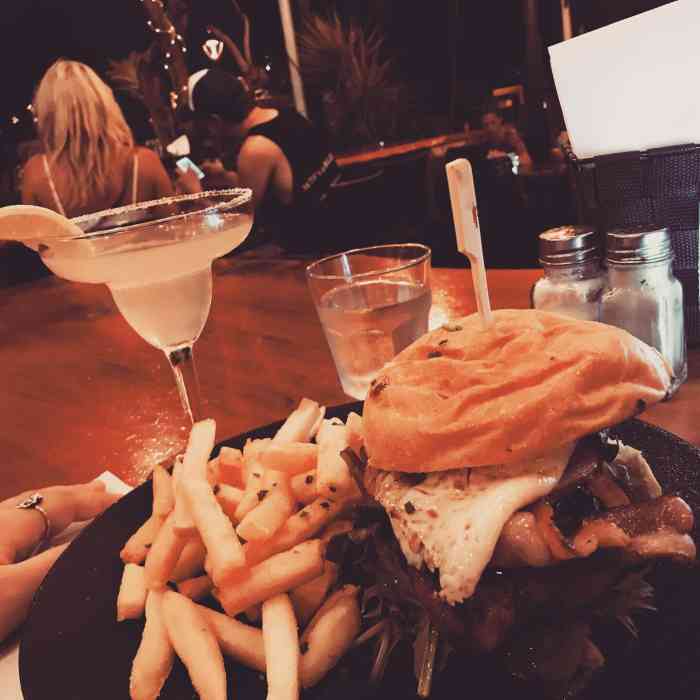 sidewalk cafe-"口味:真的很难吃啊,来澳洲吃的最难吃的西.