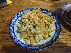 -蜗牛小馆醉乡民谣云南菜(惠新西里店)