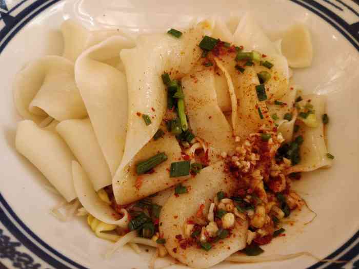 剪花娘子·凉皮·肉夹馍(来福士店)-"超大的碗!油泼面!还送了小米粥!