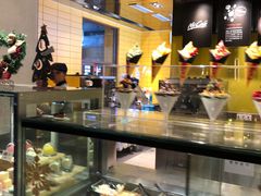 面包甜点陈列柜-麦当劳(新王府井店)