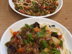-歹歹的加个面过油肉拌面