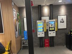 -麦当劳(上海虹桥站30B检票口楼上)